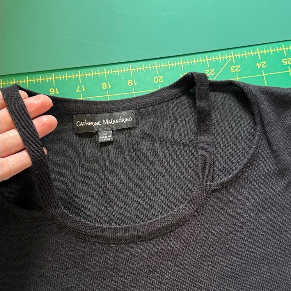 NEW! Catherine Malandrino Women's Black SS Knit top with neck cut out, size M